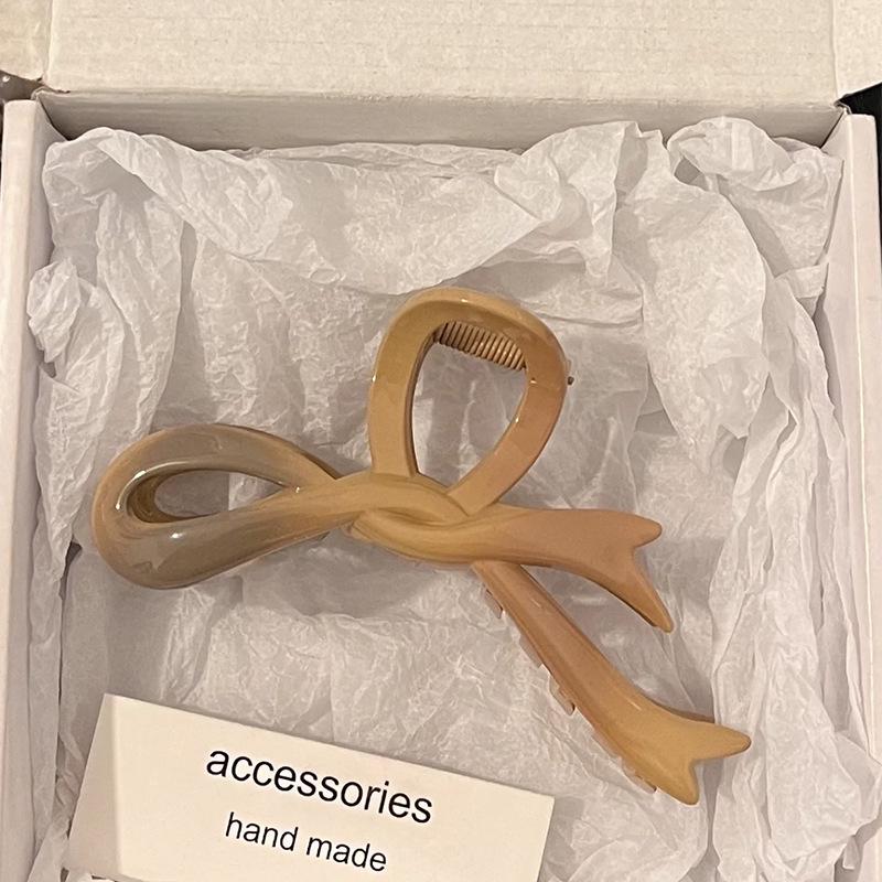 Gradient Bowknot Acrylic Hair Clip - Shark Design for Autumn/Winter 2023