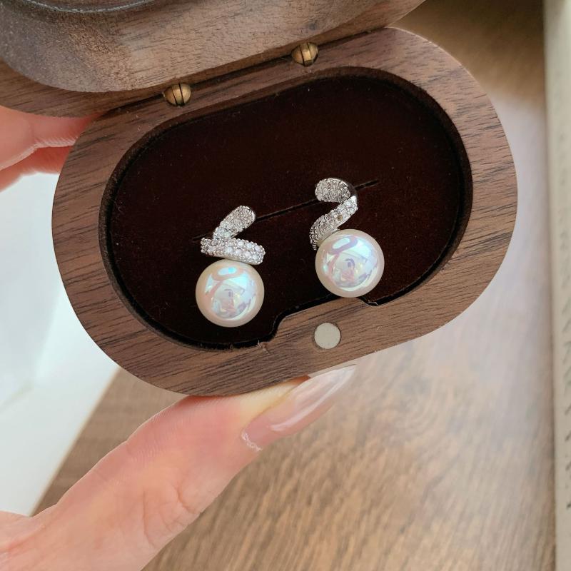 Luxury Curved Shining Zircon Stud Earrings Big Glossy White Round Bead French Grace Ear Jewelry Bridal Wedding Gift