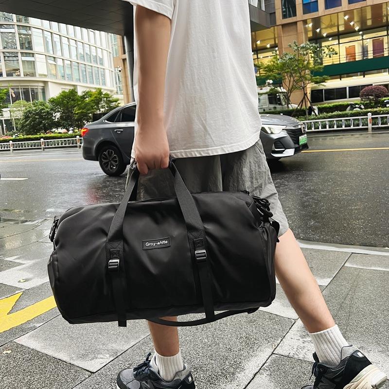 Travel bag Premium sense high value fitness storage shoulder bag travel and vacation portable messenger bag