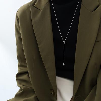 Μακρύ κολιέ με μενταγιόν κλείδας σε σχήμα Υ, με ακανόνιστο κόμπο σταυρού και αλυσίδα φιδιού, δώρο για τις γιορτές