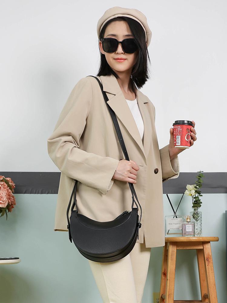 Trendy Lychee Grain French Crescent Crossbody Bag - High-End Fashionable Saddle Design