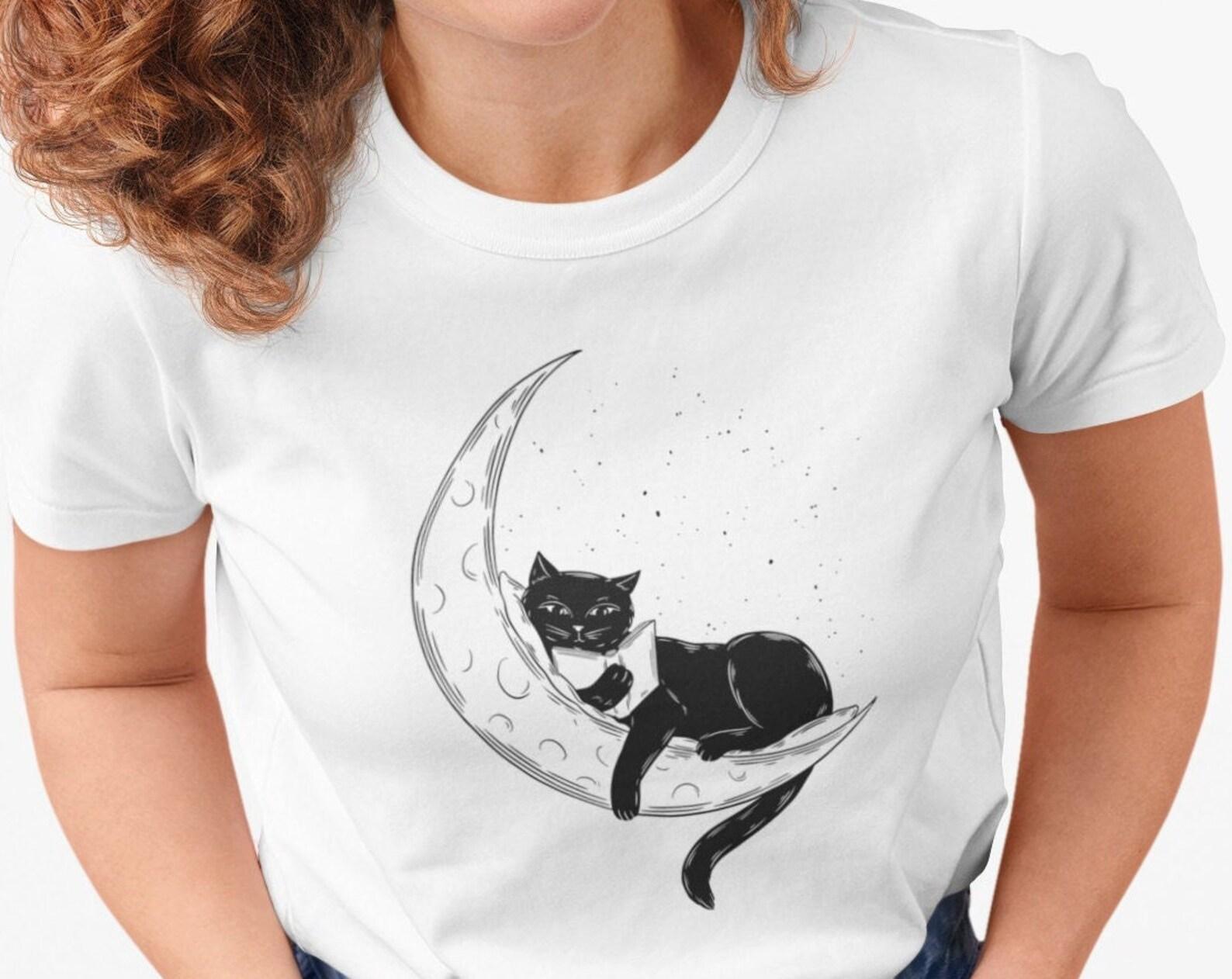 Cat reading on the moon women s t-shirt animal motif book graphic shirt woman cat lover graphic t-shirt 3XL