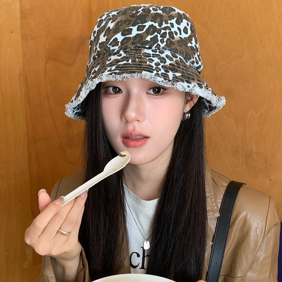 

New leopard print bucket hat women s spring, summer and autumn basin hat to cover the face, cover the face and show the face, small hat Adult (56-58cm) рожевий