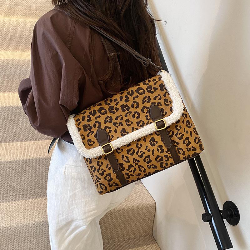 Premium autumn and winter lamb wool bag women's 2025 new trendy shoulder bag ins niche leopard print messenger bag