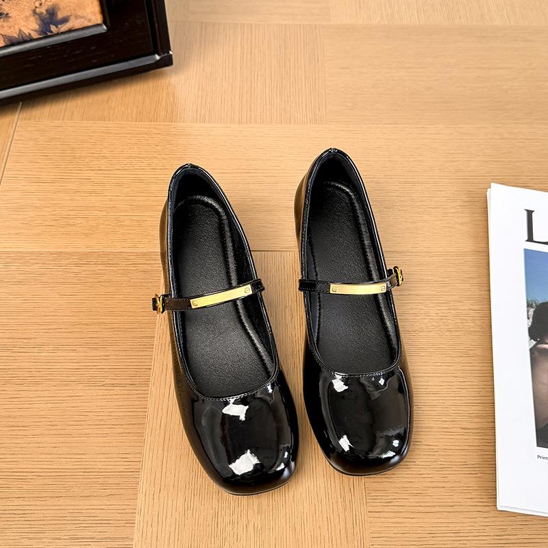 

Square head shallow mouth autumn new one-word buckle single shoes versatile Mary Jane women s shoes 33 чорний