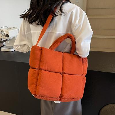 Weiche wachsartige Pufftasche Damen College-Studenten Unterricht Messenger Bag Große Kapazität Nylontasche Spleiß Schulterhandtasche