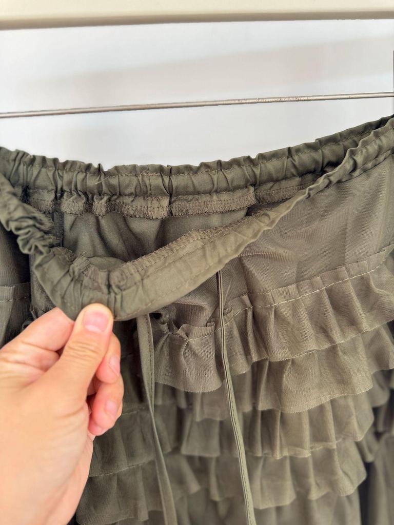Fluffy European Layered A-line Midi Skirt: Fashionable & Versatile for Commuting