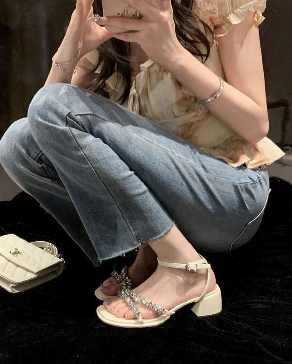 Sandals Women's Summer Thick Heels Cool Slippers 2025 French Light Luxury Rhinestone with Open-toed Women's Shoes Outside Wearing Fairy Style