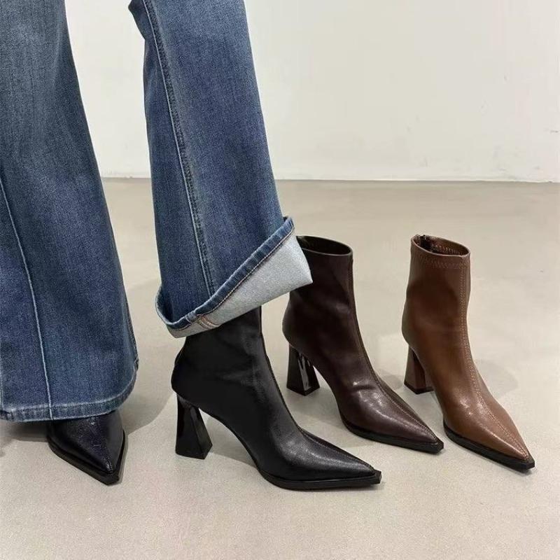 Pointed Toe High Heels Women's 2026 New Autumn and Winter French Retro Block Heel Beautiful Skinny Booties