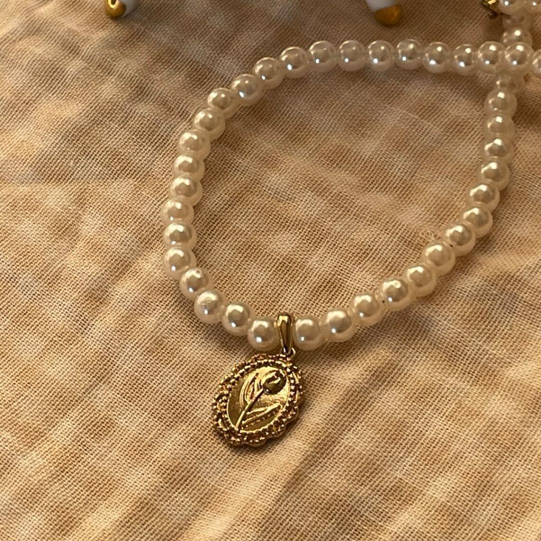 

Овальное ожерелье-подвеска с жемчугом-тюльпаном