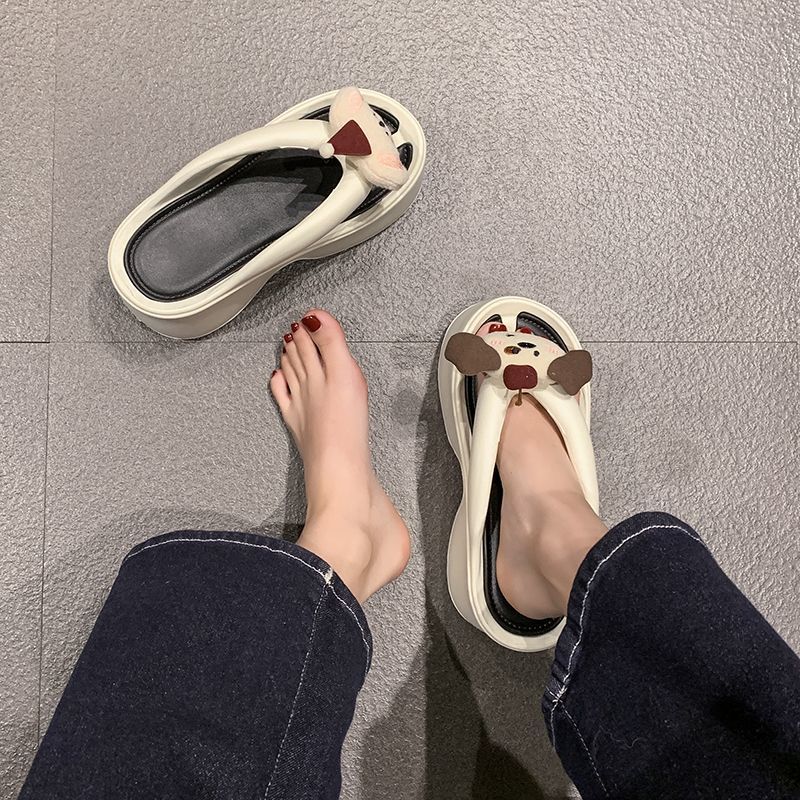 Versatile Thick Bottom Flip-flops Women 2025 New Summer Wear Internet Celebrities Cute Cartoon Height Women Cool Slippers