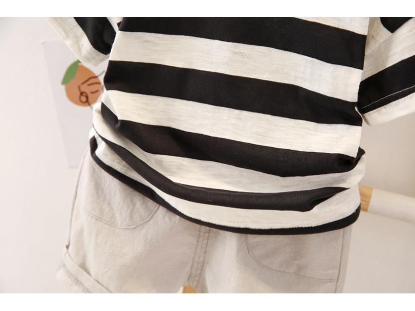 Chłopięcy T-shirt na lato 2022 - Casualowy w paski z krótkim rękawem dla dzieci