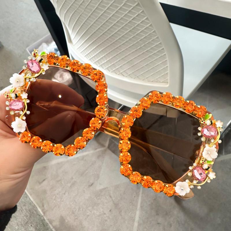 Nicht polarisierte neue Marke Luxus quadratische Sonnenbrille Frauen Diamant Kristall Strass Sonnenbrille Schattierungen