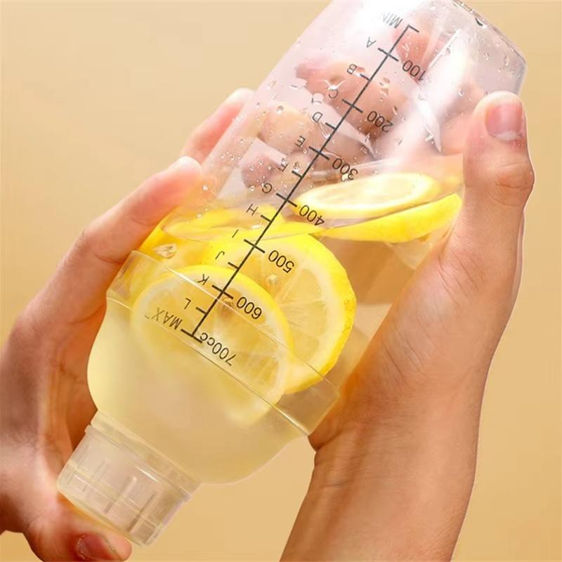 1PC Milk tea hand cranked shaker 500ml/700ml milk tea wine beverage shaker PC shaker with graduations Hand made lemon tea tool