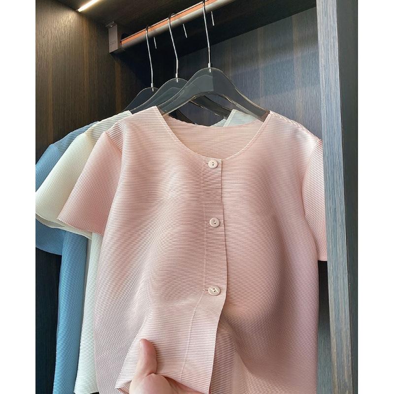 

Висококласний корейський дизайн: Жіночий однотонний плісований кардиган з коротким рукавом Large брудно-білий