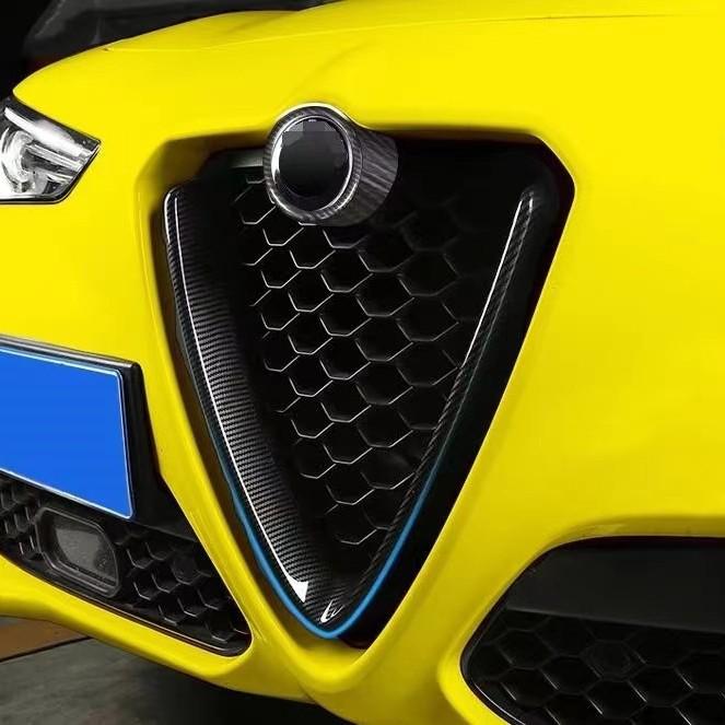 

Комплект декоративных элементов решетки радиатора V-образной формы и эмблемы Alfa Romeo Giulia