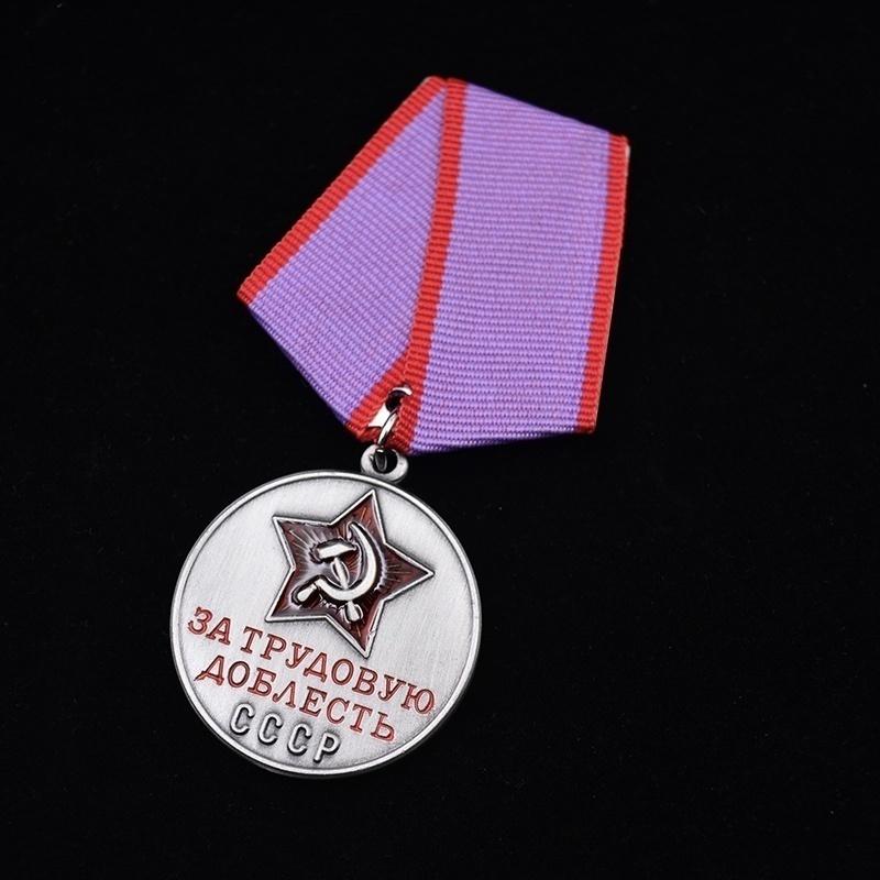 The Soviet Union Badge USSR Labor Heroic Medal CCCP Brave Medal World War II Medal
