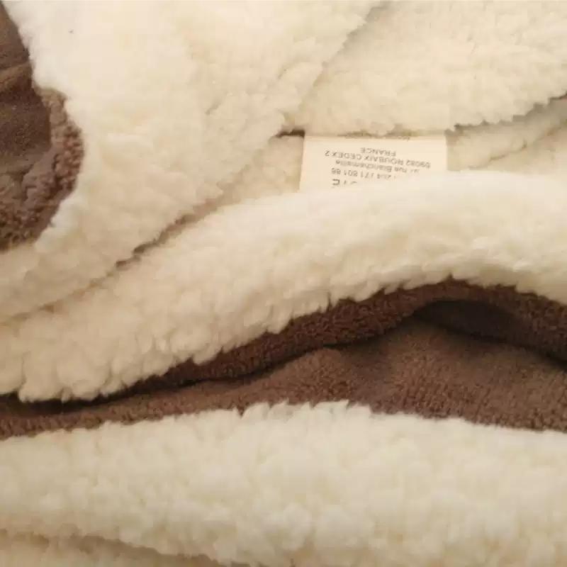 Double Layer Thickened Coral Fleece Small Blanket, Sofa Cover Blanket, Lamb Fleece Office Nap, Nap, Air Conditioning Blanket