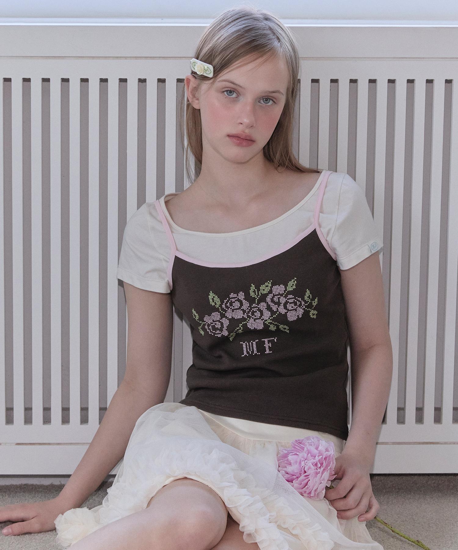 Margarine Fingers Rose Embroidery Tank Top (Brown)