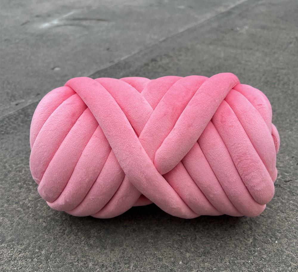 Introducing Our DIY Velvet Crystal Yarn Pillow Cat Bed: 3cm Thick, Soft, and Cozy!
