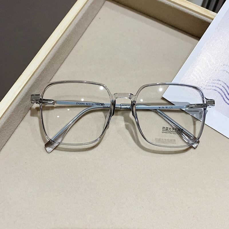 

Trendy Square Frame Anti Blue Light Glasses Suitable for Both Men and Women for Daily Wear сірий