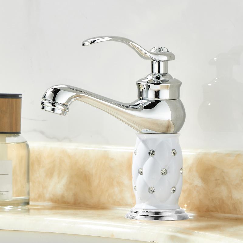 Baterii Europene pentru Lavabo de Baie Aurii Baterii Mixere Decor Diamant Crom Mâner Unic Cald și Rece Montare pe Deck