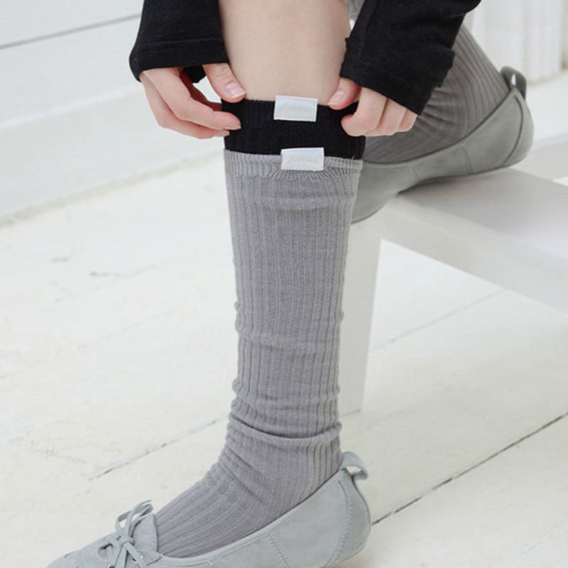 LETTER FROM MOON Letters Soft Knee-High Socks (4 colors)