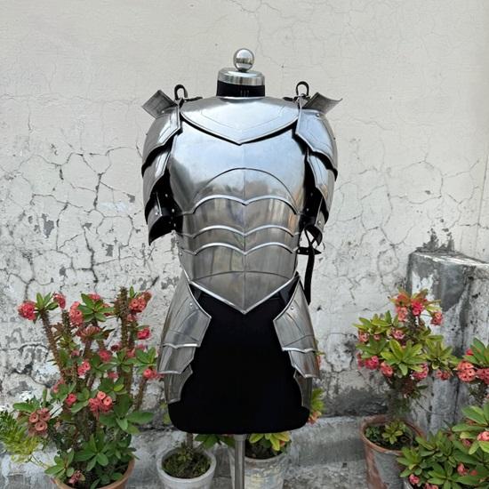 

Стальные доспехи Королевы Эльфов Фэнтези Средневековый Рыцарский Костюм с Черным Плащом Косплей Воительницы Костюм для LARP