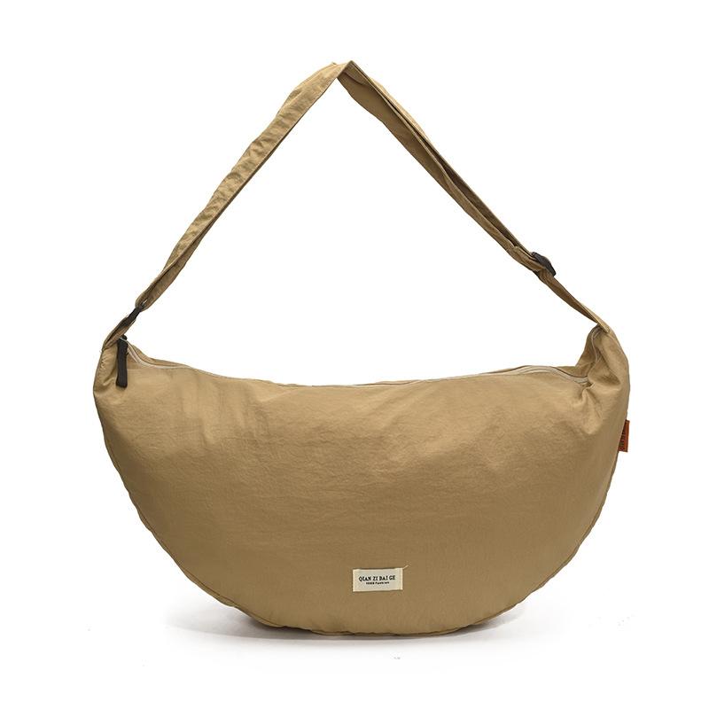 

2025 new large-capacity dumpling bag casual versatile messenger bag cartoon bear shoulder bag women s simple commuter bag