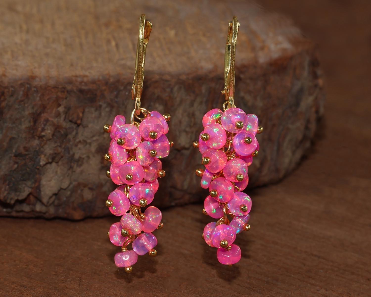 

Сережка-кластер з круглим дорогоцінним каменем Fire Pink Opal, Сережка з натурального ефіопського опалу, Прикраса з дорогоцінного каменю Multifire Opal, Ручна робота, Подарунок 1.5 Inch жовтий/золотий