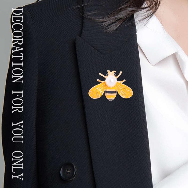 Pearl Bee Brooch Anti-light Diamond Insect Brooch Premium Niche Women's Pin with Accessories