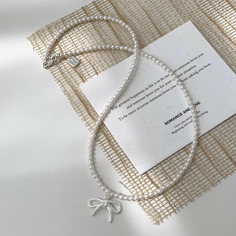 Elegant Pearl Bow Pendant Necklace for Women - Trendy Light Luxury Clavicle Chain