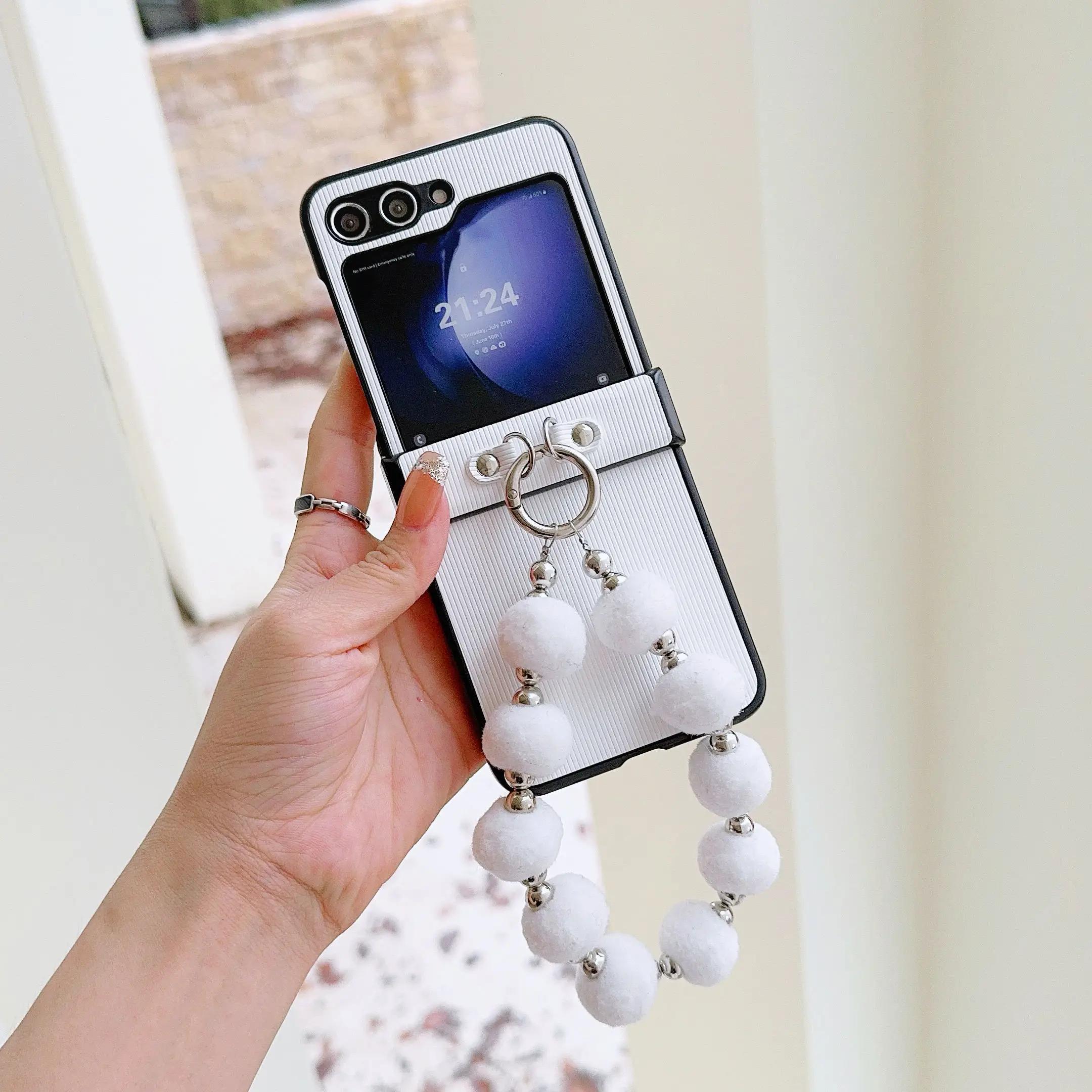 

Ремешок на запястье из ПУ кожи, милый чехол с помпонами для Samsung Galaxy Z Flip 6 5 4 3 5G, защита шарнира, противоударный чехол For Samsung Galaxy Z Flip4