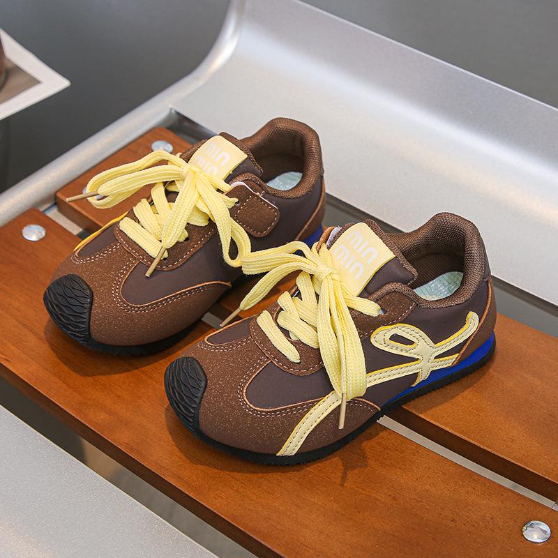 Children's shoes 2025 spring and summer new students mesh hollow breathable boys sports shoes soft sole non-slip girls board shoes