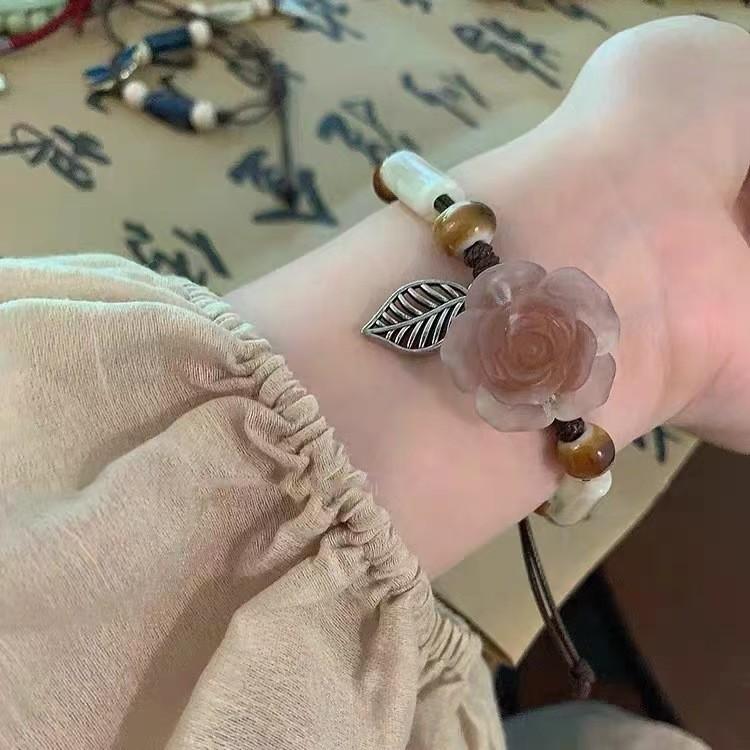 Vynikající lehký luxusní korálkový náramek z prémiových materiálů pro stylové ženy