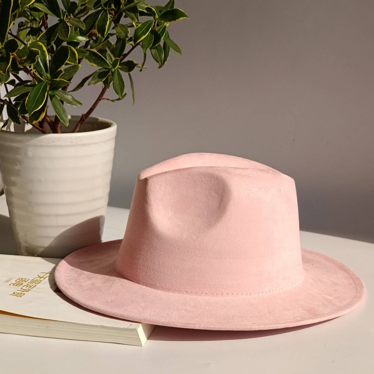 

Vegan suede felt hat 7cm – wide-brimmed ranch style with adjustable drawstring perfect for fall and winter wearhats for woman M56-58CM