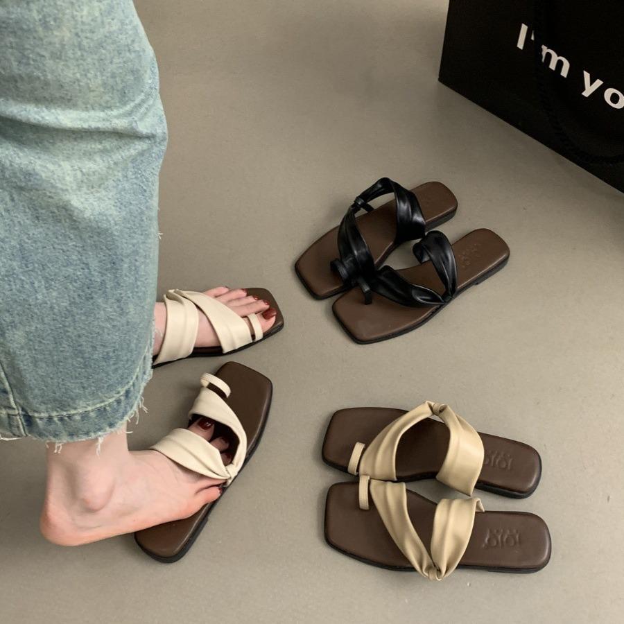 2025 Slippers Female Summer Wear New French Fairy Gentle with Skirt Seaside Beach Soft Flat Bottom Cover Toe Sandals