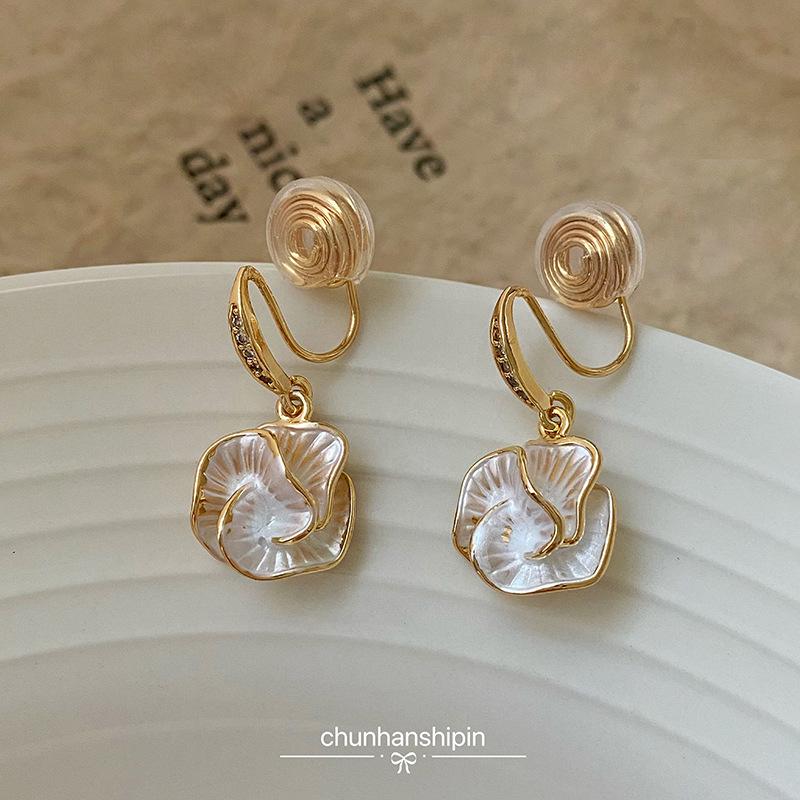 Mosquito coil plate camellia flower earrings women's niche temperament no ear piercings earrings popular ear clips light luxury high sense summer