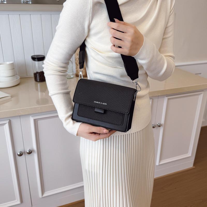 Textured bag messenger bag women's new solid color lazy wind shoulder small square bag fashion casual women's bag