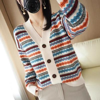 Herbst und Winter Ausländischer Stil Gestreiftes Retro Jacquard Langarm Strickjacke Modischer V-Ausschnitt Kontrastfarbe mit lockerer Pulloverjacke