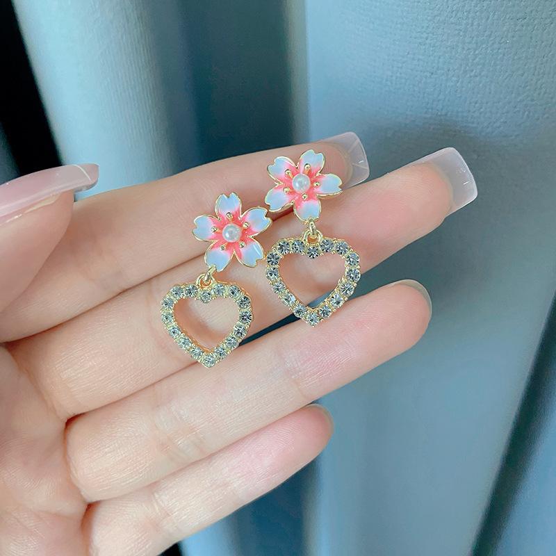 Temperament simple pearl love stud earrings women's light luxury niche design sense high sense Korean versatile earrings ear jewelry