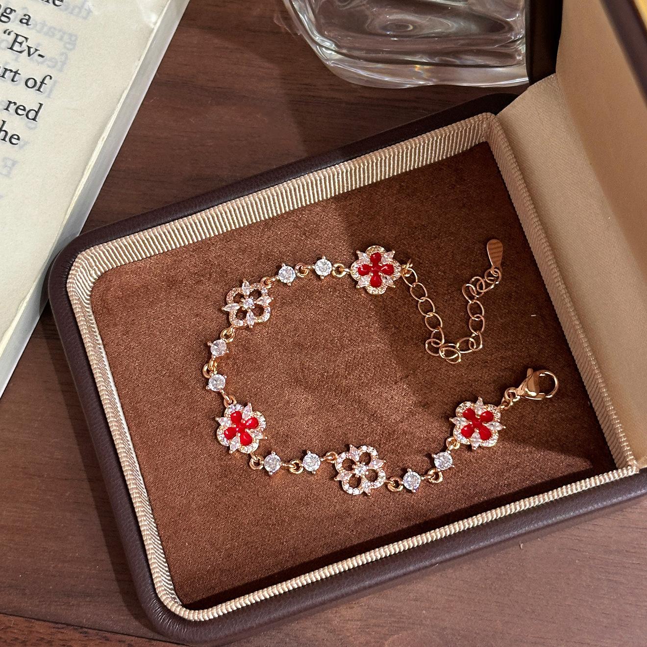

Douyin live stream supply exquisite hollow lucky four-leaf clover bracelet design five-flower bracelet
