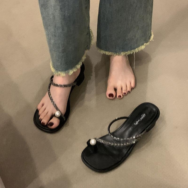 Fairy style thick heel slippery pearl sandals for women wearing 2025 new rhinestone holiday clip-toe sandals with skirts