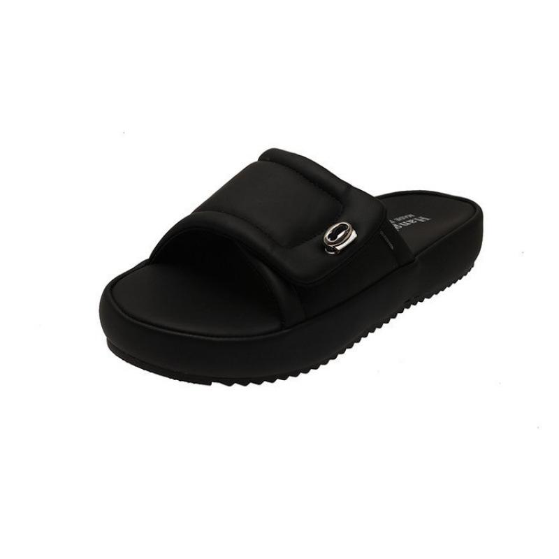 Stepping on shit-feeling thick-soled slippers for women's summer wear 2025 new non-stinky foot drag seaside beach home sandals