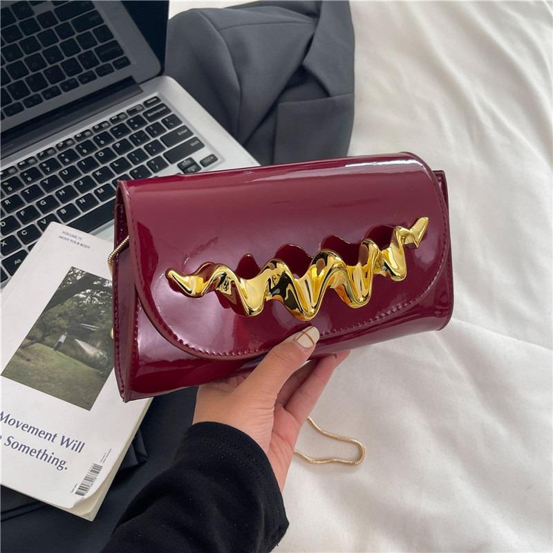 New Women's Personalized  Fashionable  Flap Ladies Chain Crossbody Bags Versatile Commuter Shoulder Bags Leather Handbag Wallet