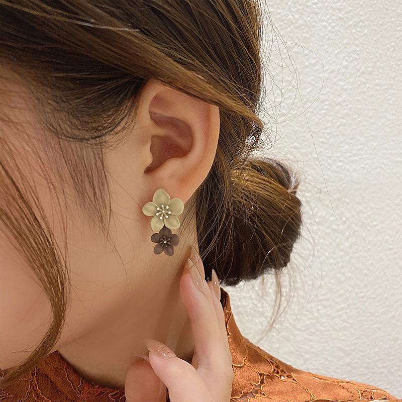 Fashion Elegant Daisy Flower Stud Earrings for Women Red Yellow Color Sweetheart Symmetrical Earring Holiday Party Jewelry Gifts