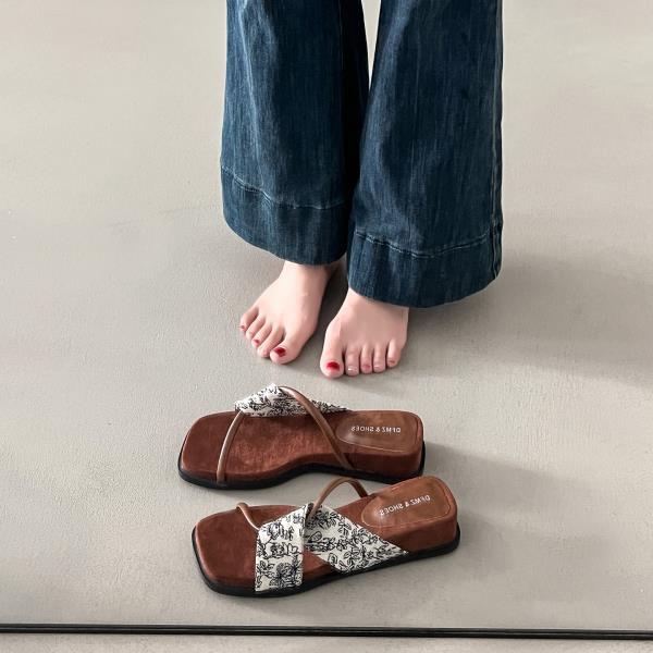 Fashion Shoes Woman 2025 On A Wedge Slippers Casual Pantofle Platform Luxury New Summer Slides Shoes Woman 2025 Slippers Casual Pantofle