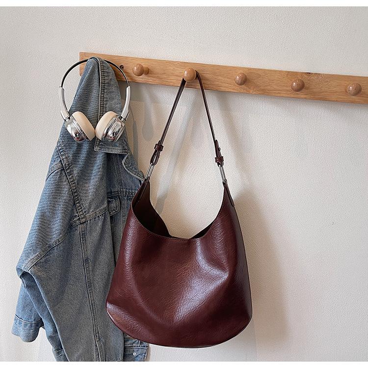 2025 New Simple Texture Casual Tote Bag Retro Large Capacity Commuter Bag Fashionable Child and Mother Bag