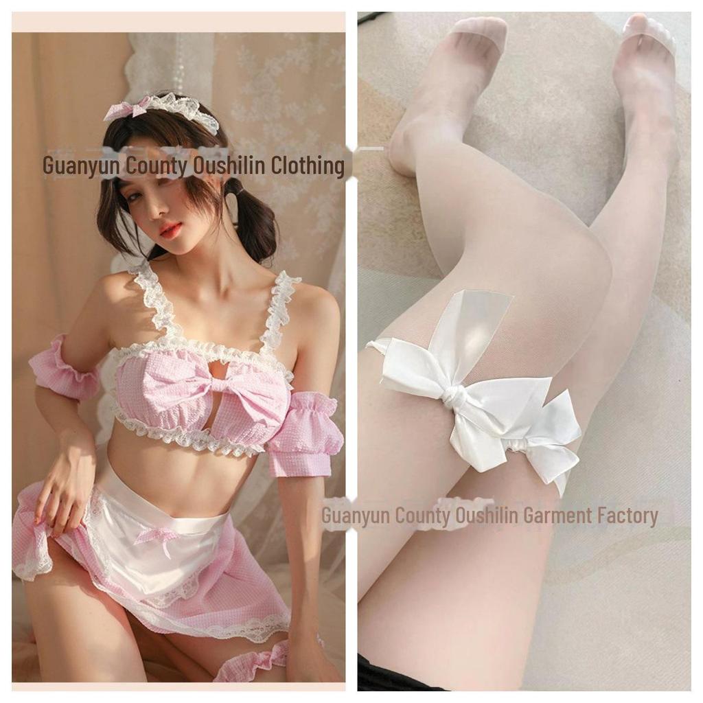 "Svůdné služebné prádlo": Károvaný set s kšandami s krajkovými a mašličkovými detaily"