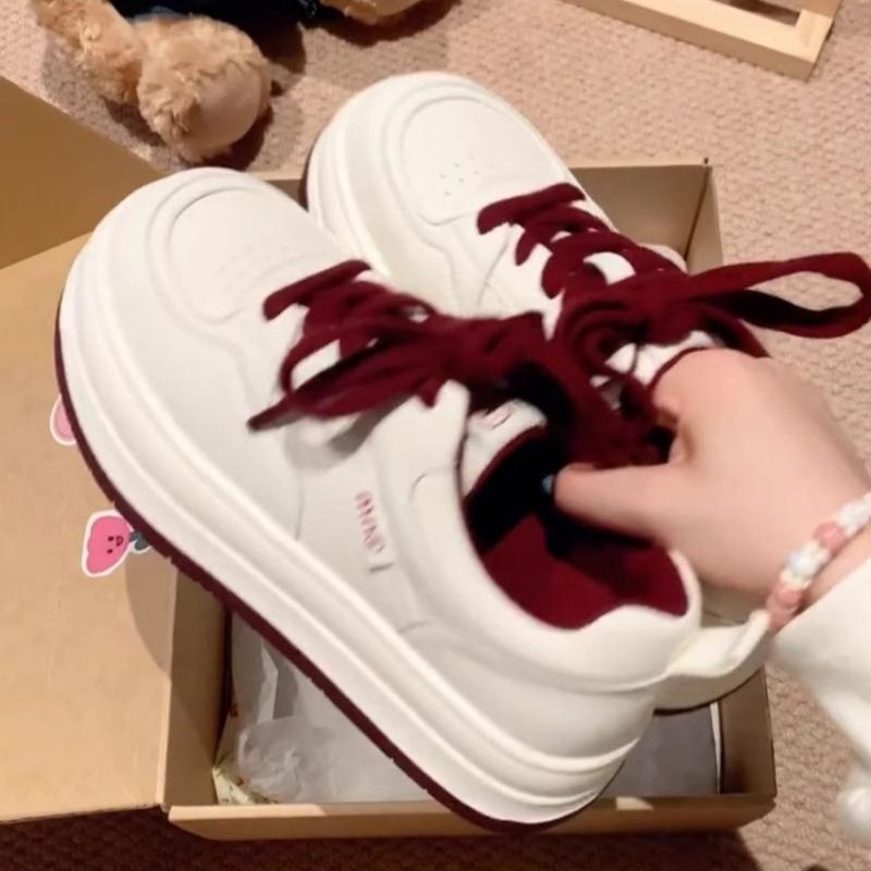 

Muffin thick-soled lightweight casual board shoes women s 2025 autumn new heightened round head lace-up bread little white shoes 40